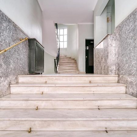 Stylish, Sunny New 2 Bedroom, Prime Central Афины Экстерьер фото