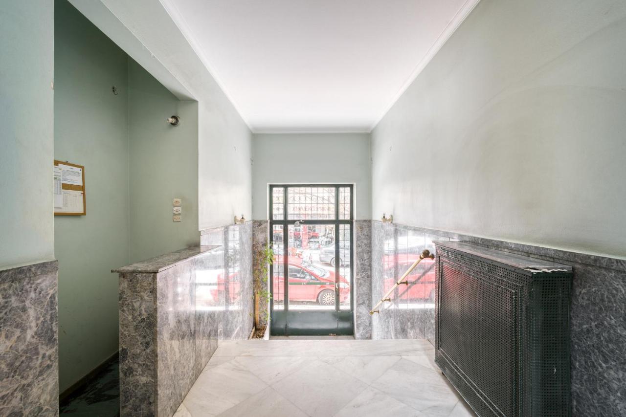 Stylish, Sunny New 2 Bedroom, Prime Central Афины Экстерьер фото