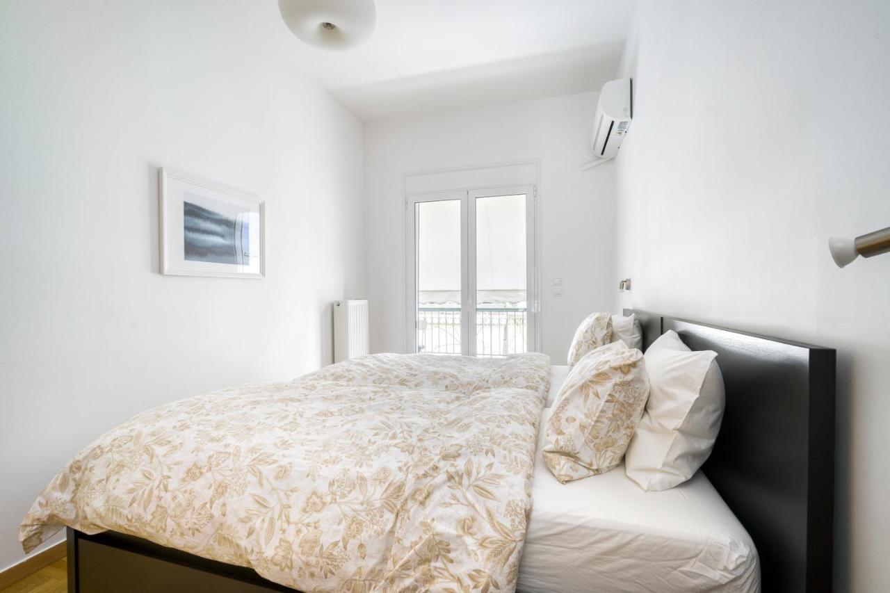 Stylish, Sunny New 2 Bedroom, Prime Central Афины Экстерьер фото