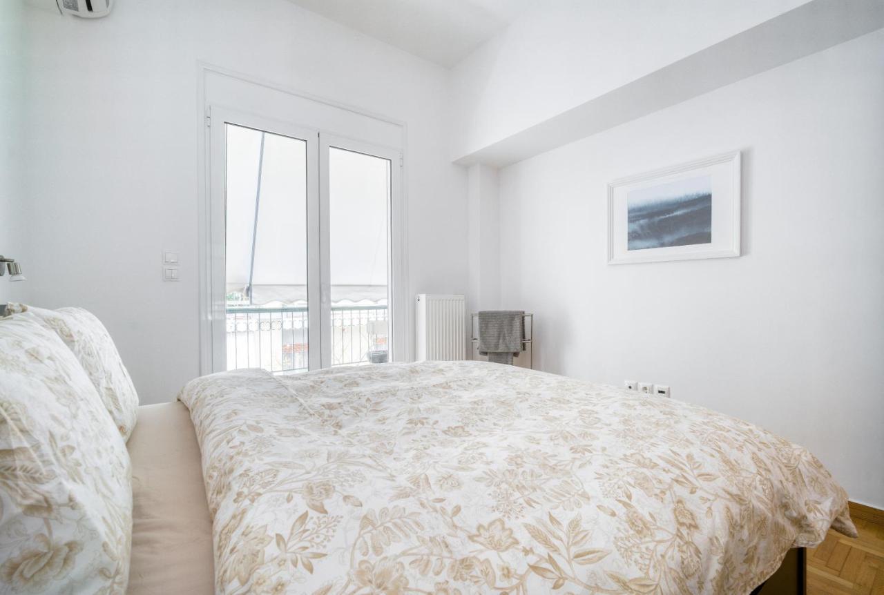Stylish, Sunny New 2 Bedroom, Prime Central Афины Экстерьер фото