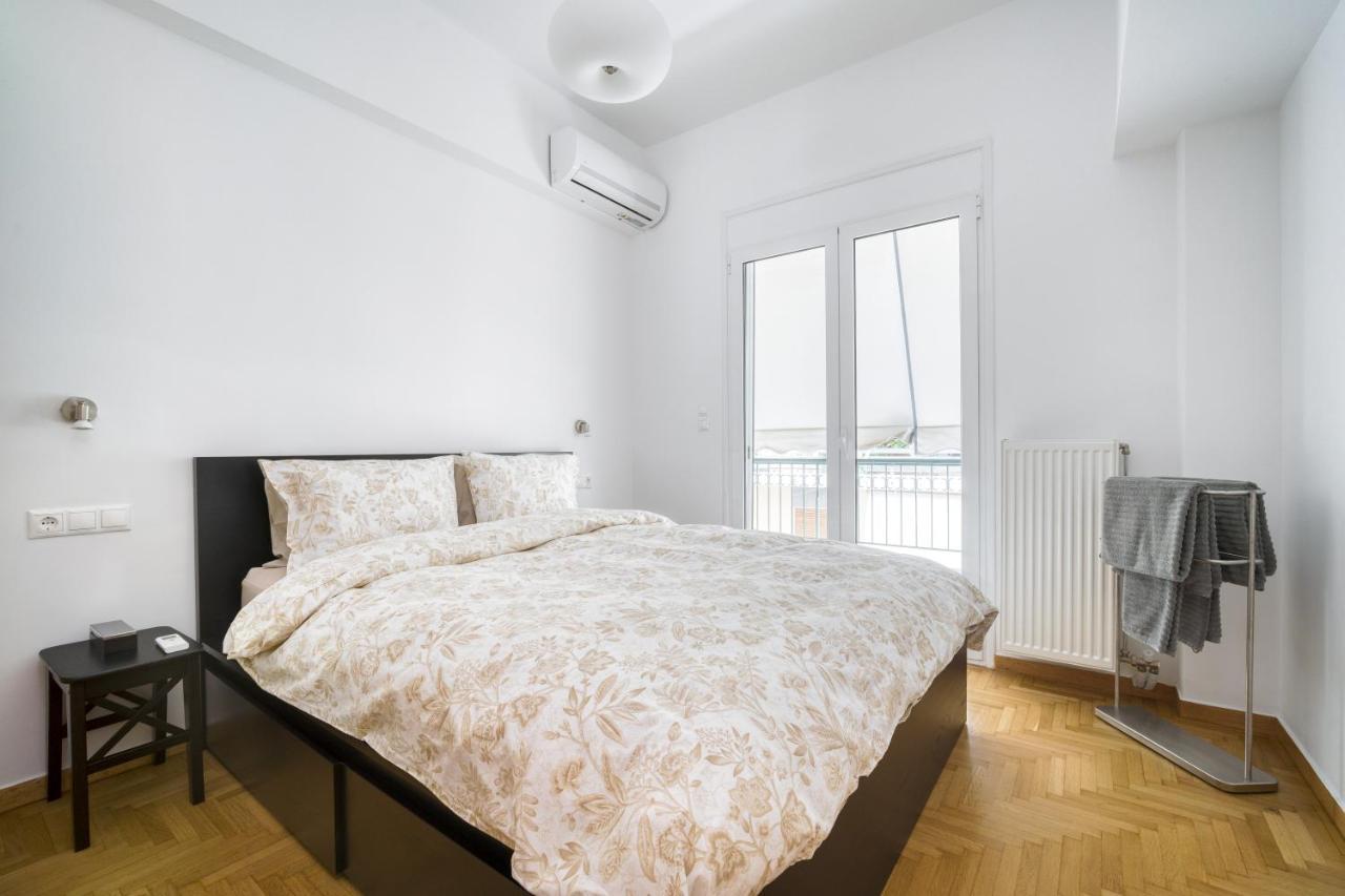 Stylish, Sunny New 2 Bedroom, Prime Central Афины Экстерьер фото