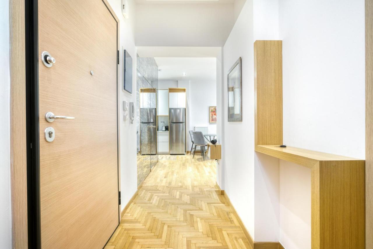 Stylish, Sunny New 2 Bedroom, Prime Central Афины Экстерьер фото