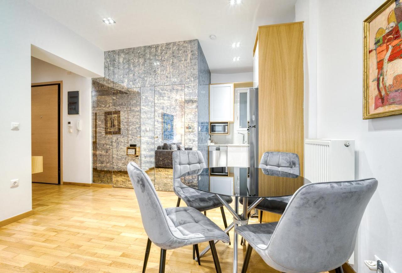 Stylish, Sunny New 2 Bedroom, Prime Central Афины Экстерьер фото